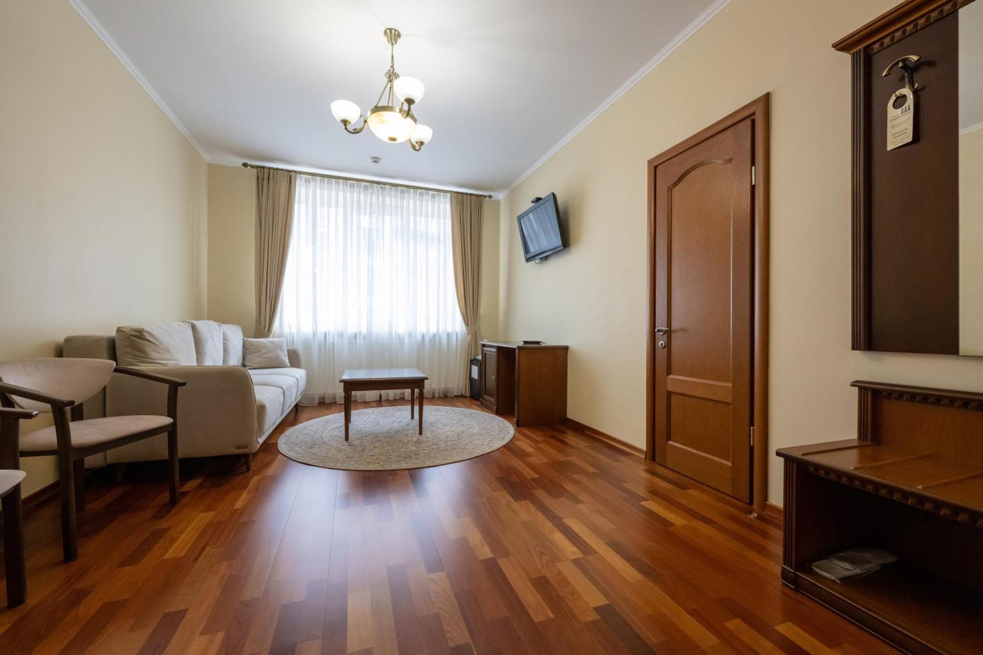 Hotel Stanislaviv Iwano-Frankiwsk Exterior foto