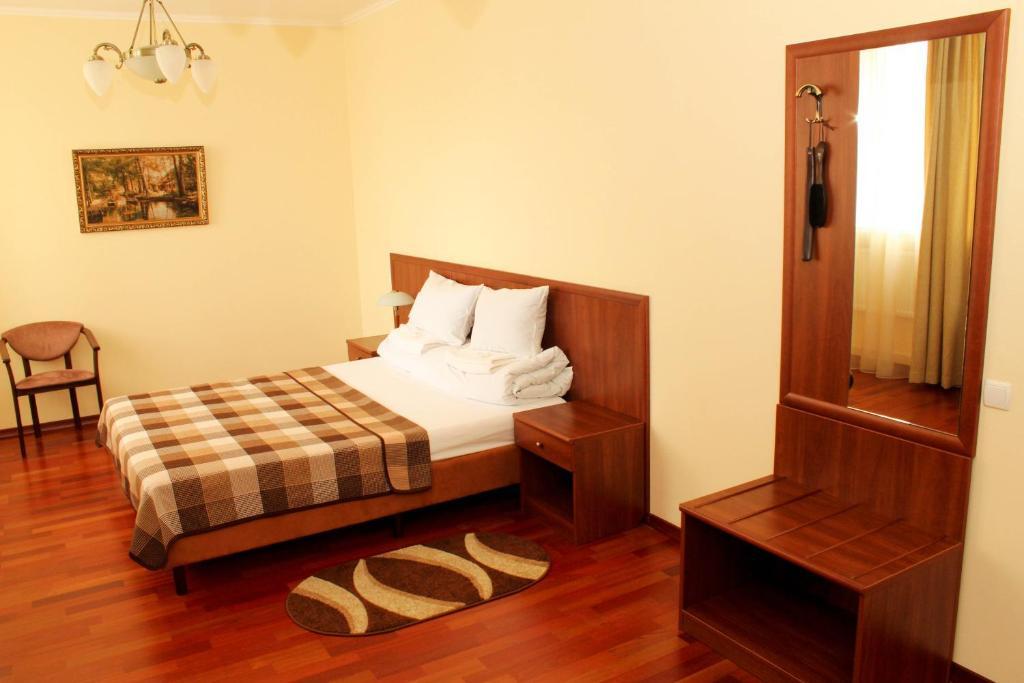 Hotel Stanislaviv Iwano-Frankiwsk Zimmer foto
