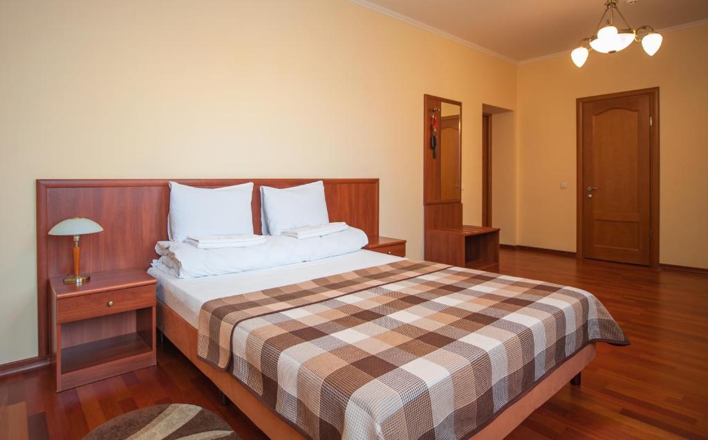 Hotel Stanislaviv Iwano-Frankiwsk Zimmer foto