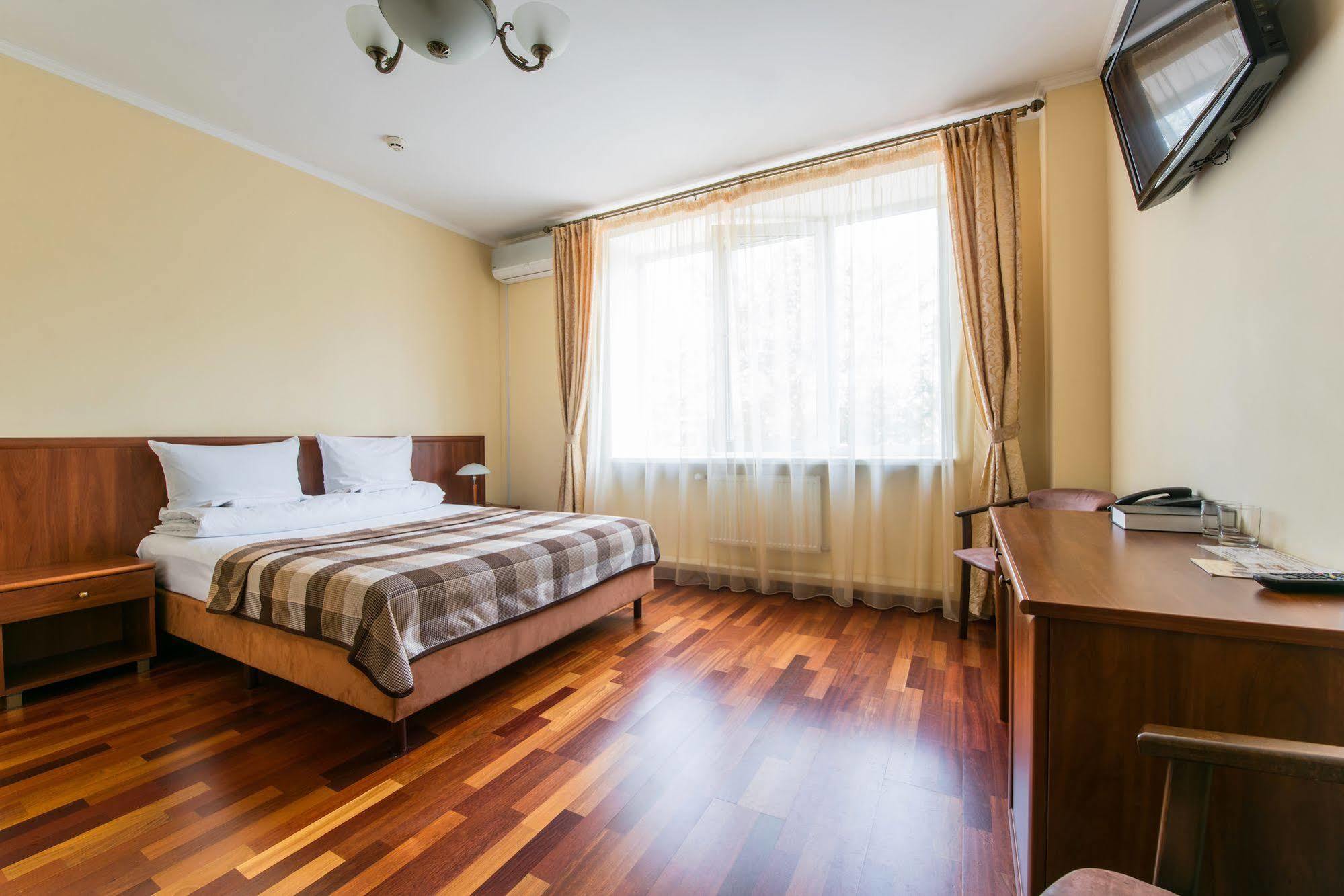 Hotel Stanislaviv Iwano-Frankiwsk Exterior foto