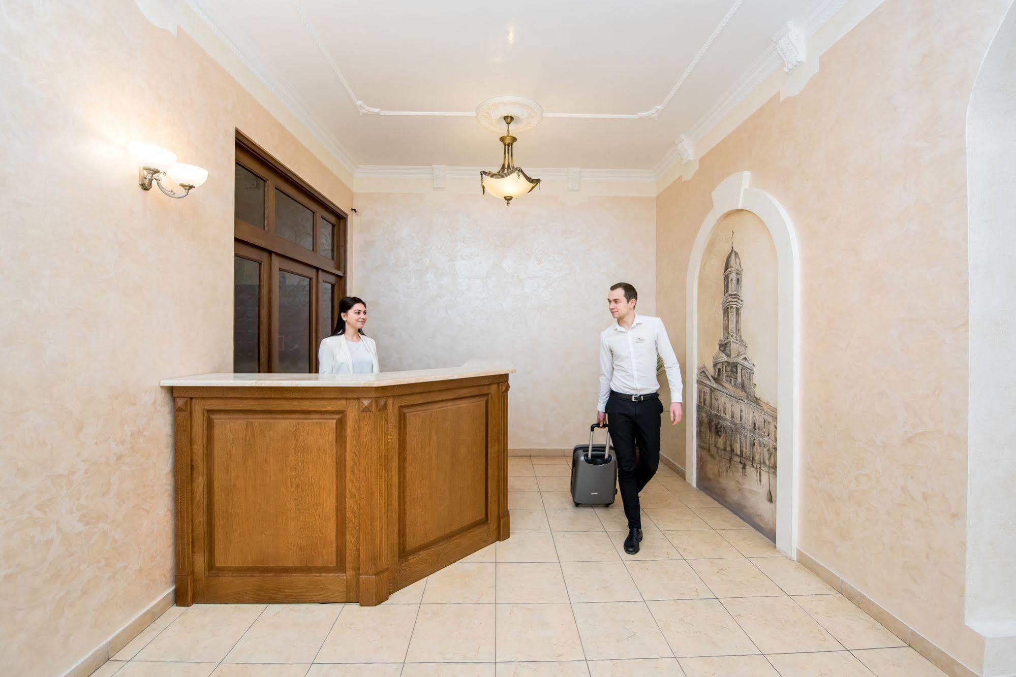 Hotel Stanislaviv Iwano-Frankiwsk Exterior foto